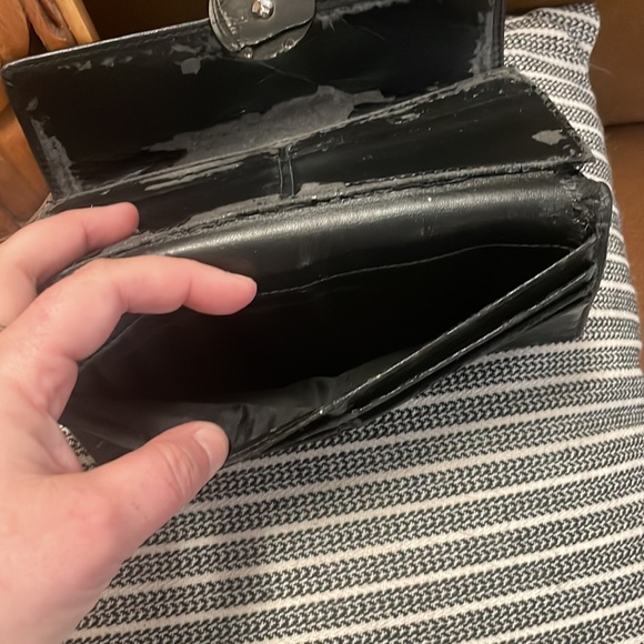 Vintage leather authentic COACH wallet in black. Unique emblem on front. - Picture 11 of 16